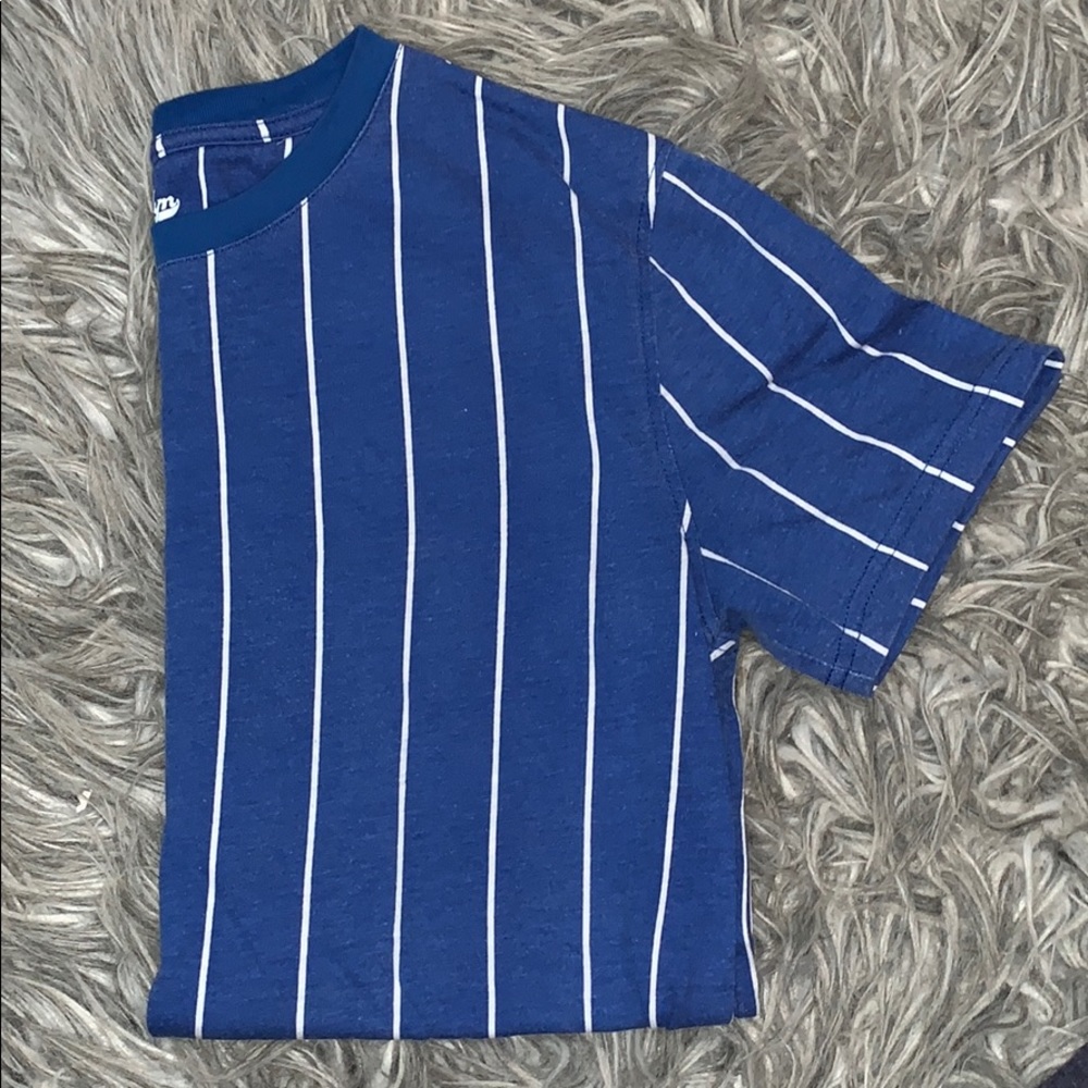 Trendy Men’s vertical stripe tee size s